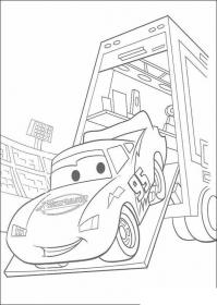 Гоночная машина выезжающая из грузовика, мультфильм тачки Раскраски для мальчиков бесплатно