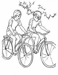 Дети катаются на велосипедах Раскраски для детей мальчиков