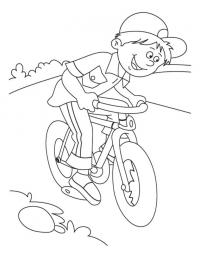 Катание на велосипеде, мальчик в бейсболке Раскраски для детей мальчиков