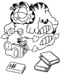 Гарфилд спит на подушках, мишка читает книгу Распечатать раскраски для мальчиков